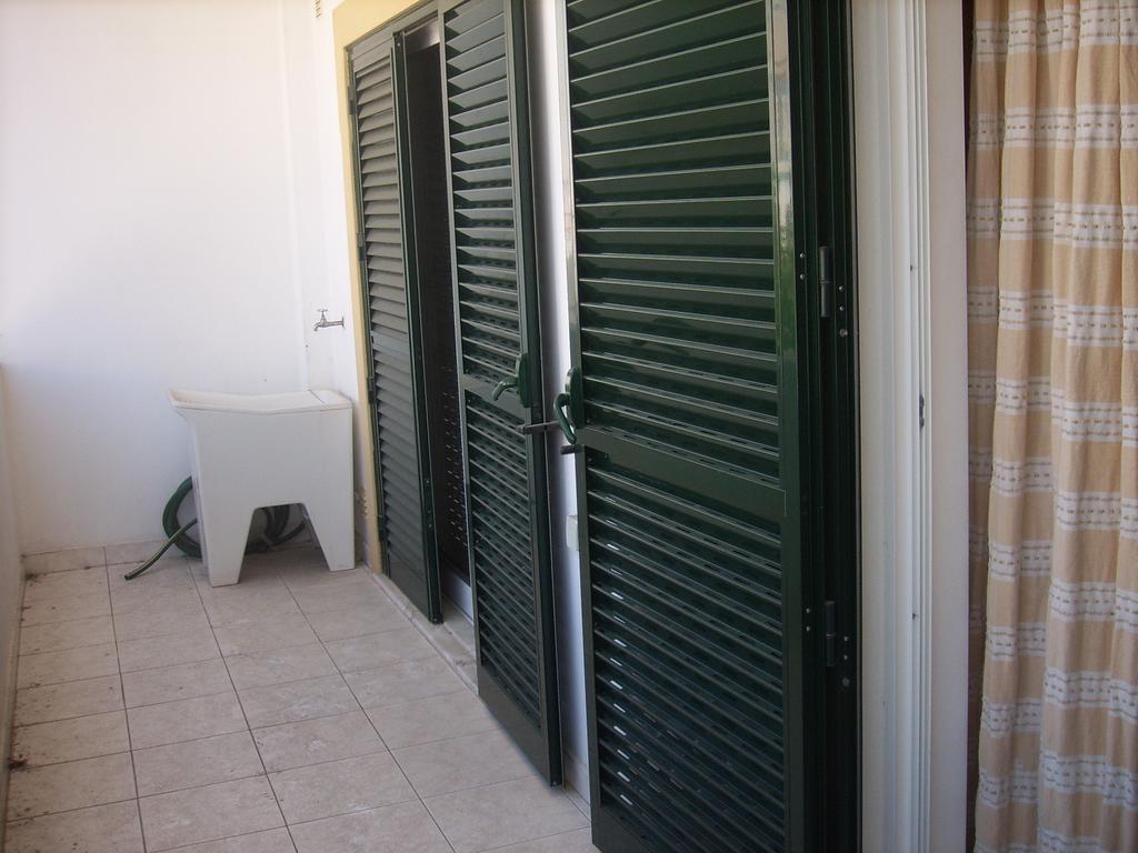 Apartamentos Monica Quarteira Habitación foto